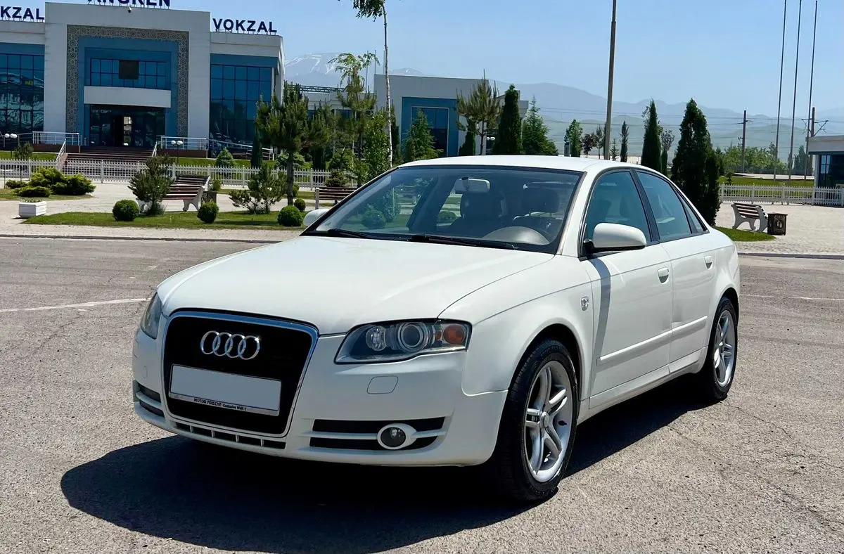 Audi A4 в хорошем состояние 1.8 турбо