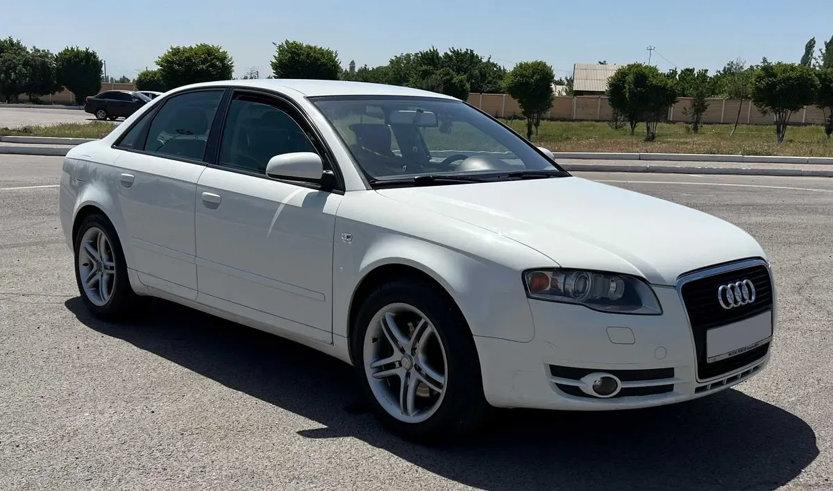Audi A4 в хорошем состояние 1.8 турбо