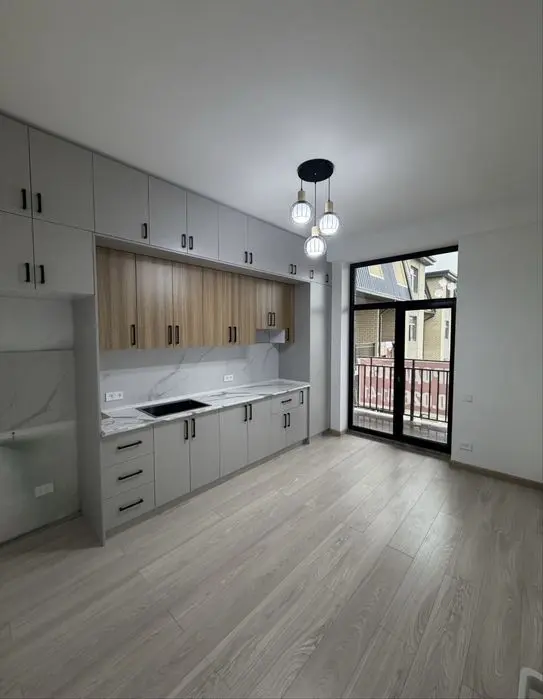 Код 910  Продается 3/10/10 ком квартира куйлюк массив 5 Новостройка