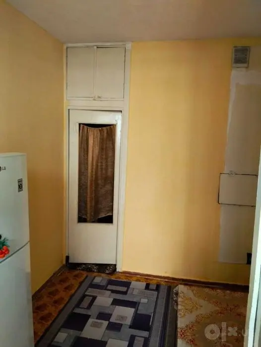 Uy sotiladi 2 xona 3 xona qilingan