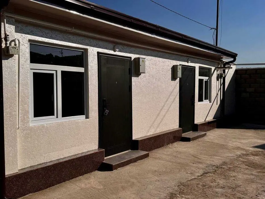 2 комн. квартира на земле. Сергели. Дарё Буйи. 30м2. Евроремонт. Двор