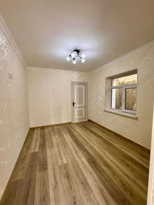 2 комн. квартира на земле. Сергели. Дарё Буйи. 30м2. Евроремонт. Двор
