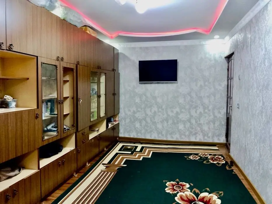 Продаётся 3 ком в 8 микрорайоне