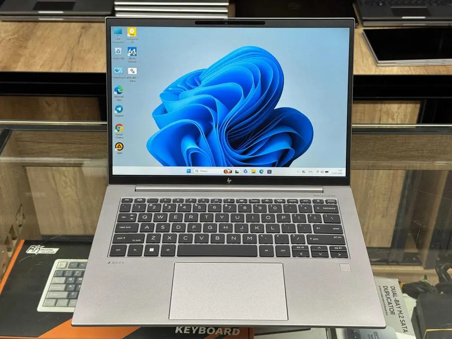Hp Zbook Firefly 14 G10 Ryzen 5 7640Hs ram 16 ssd 512 Radeon 760M 2 Gb