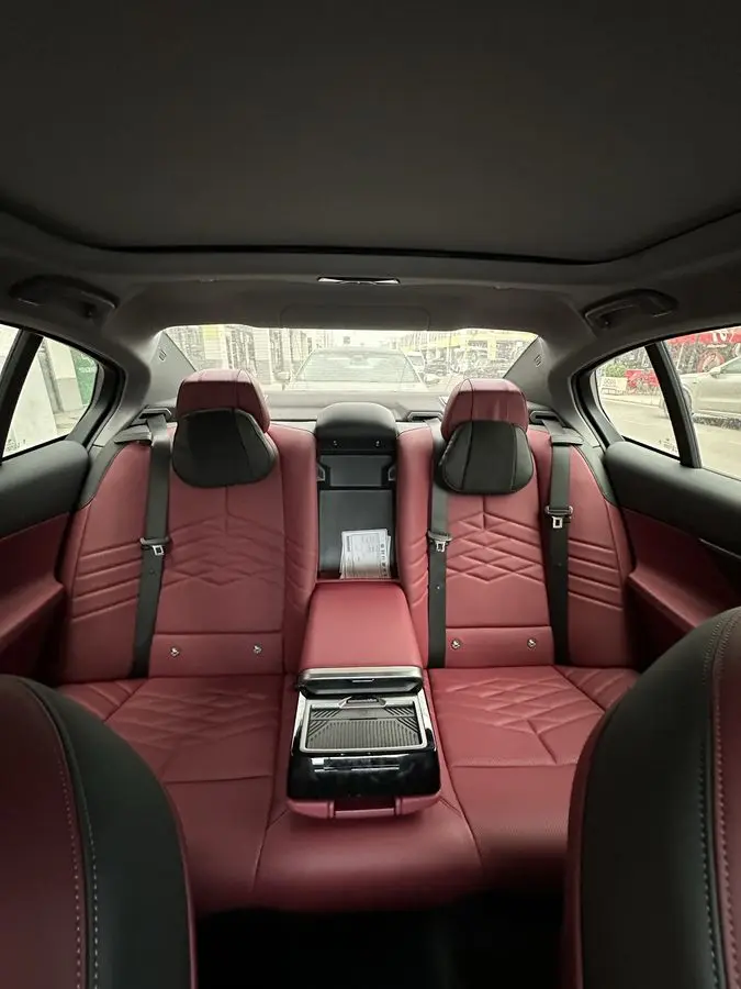 BMW i5 35L eDrive 2024 с пробегом в наличии