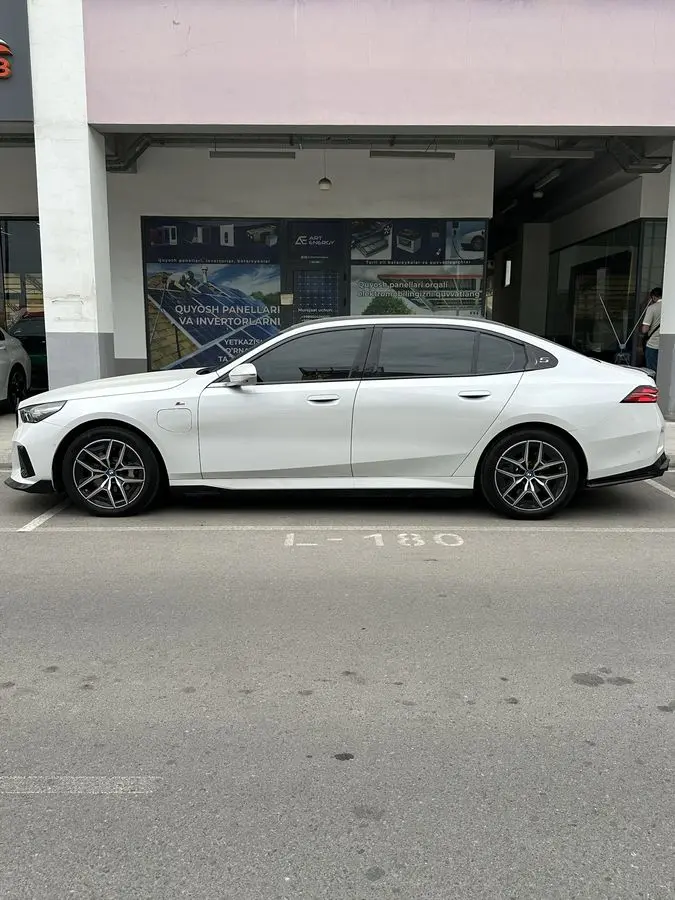 BMW i5 35L eDrive 2024 с пробегом в наличии