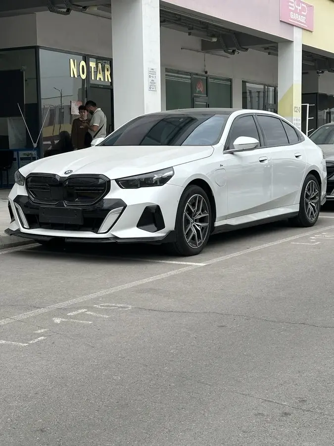 BMW i5 35L eDrive 2024 с пробегом в наличии