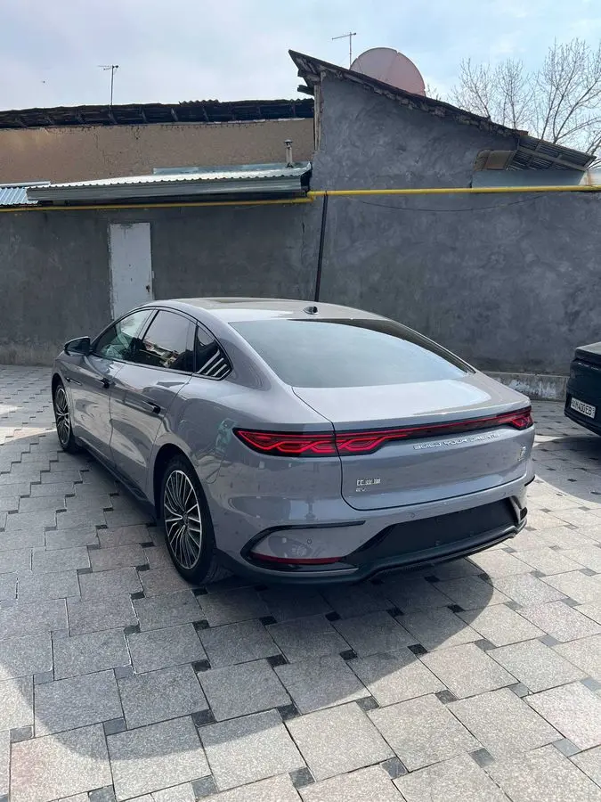 BYD Han 2025 Lidar 701 km 11.700 km yurgan