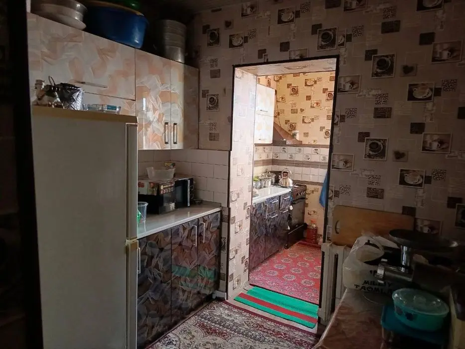 3х комнатная (66кв.м.) в центре Чирчика (Навои)