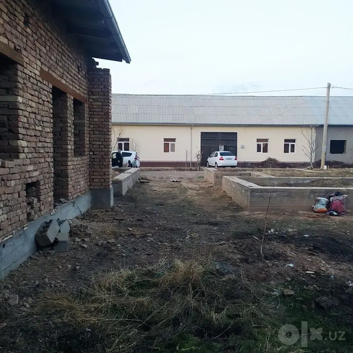 Курилиши тугалланмаган ховли, 