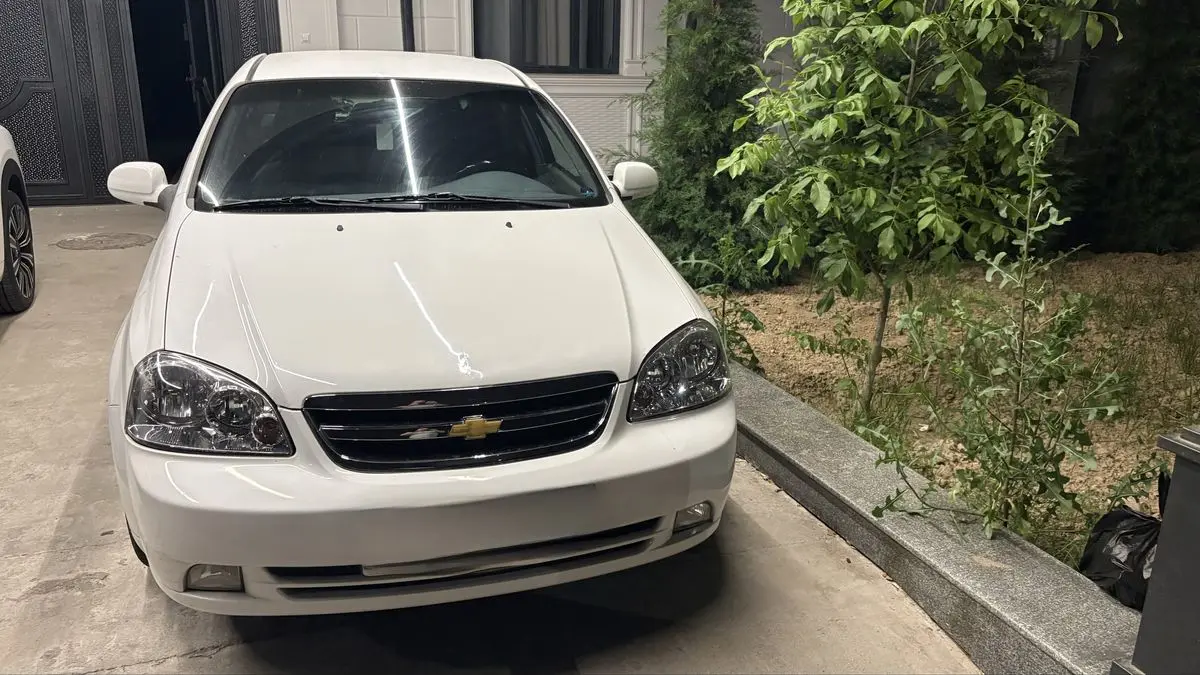Lacetti 1.8 , белый 2013 год