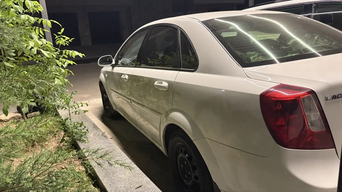 Lacetti 1.8 , белый 2013 год