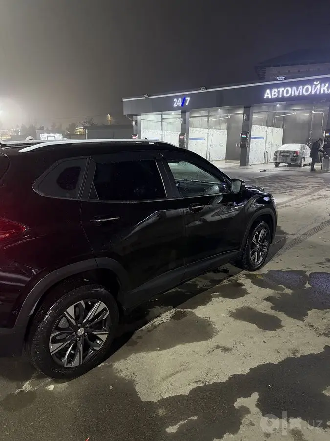 Chevrolet Tracker Premier — максимальная комплектация, один владелец