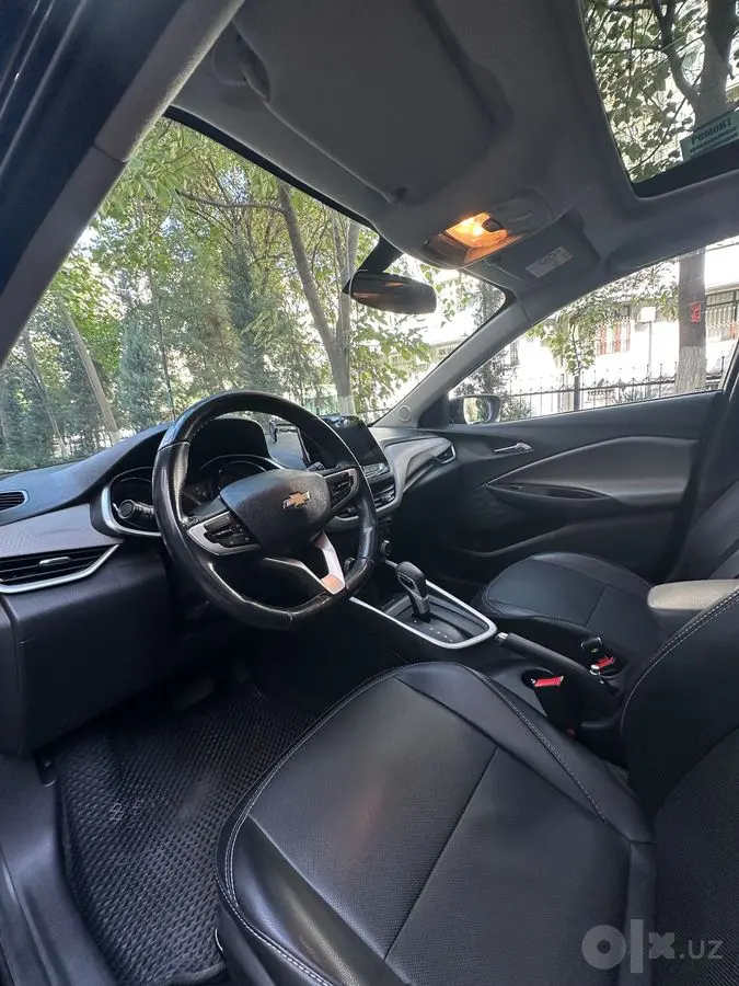 Chevrolet Onix Premier 2