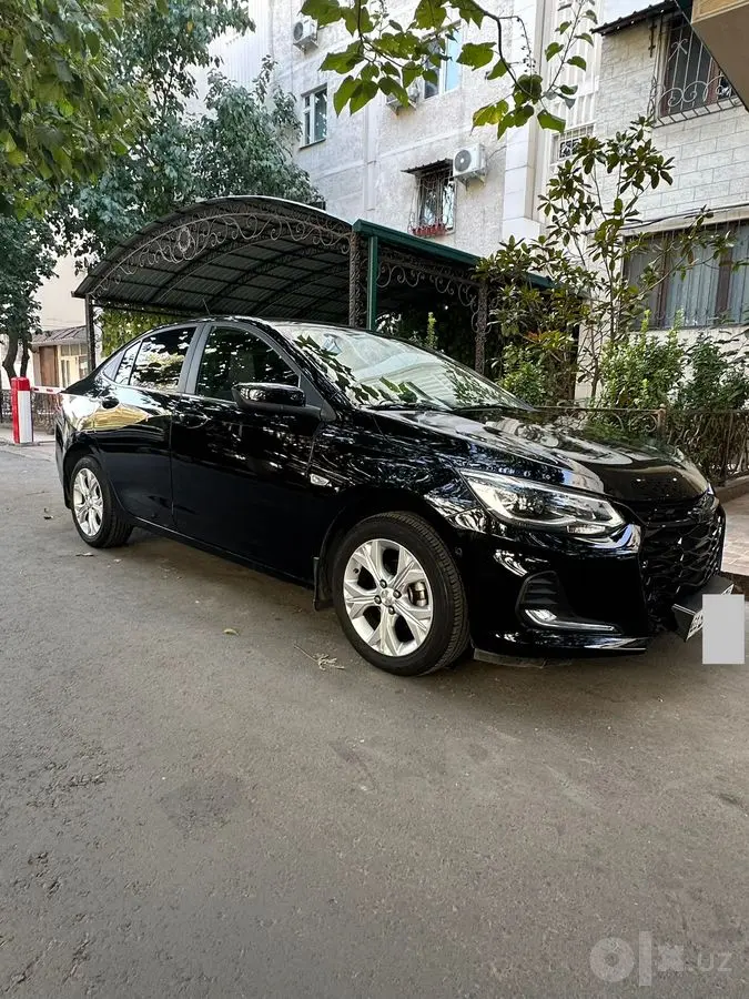 Chevrolet Onix Premier 2
