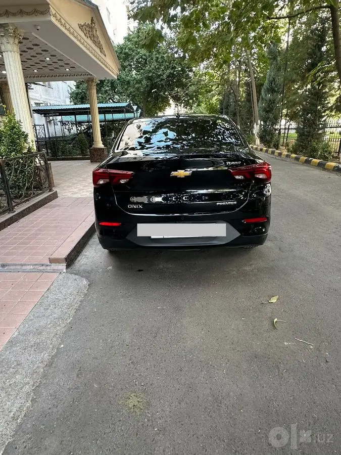 Chevrolet Onix Premier 2