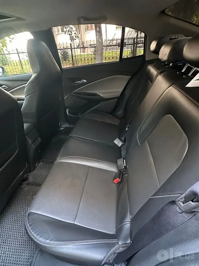 Chevrolet Onix Premier 2