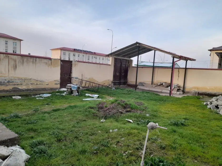 Al-Buxoriy majmuasi yonida uy