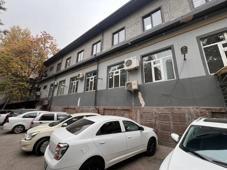 Срочно продается нежилое помещение в центре 494 квадратных Дархан