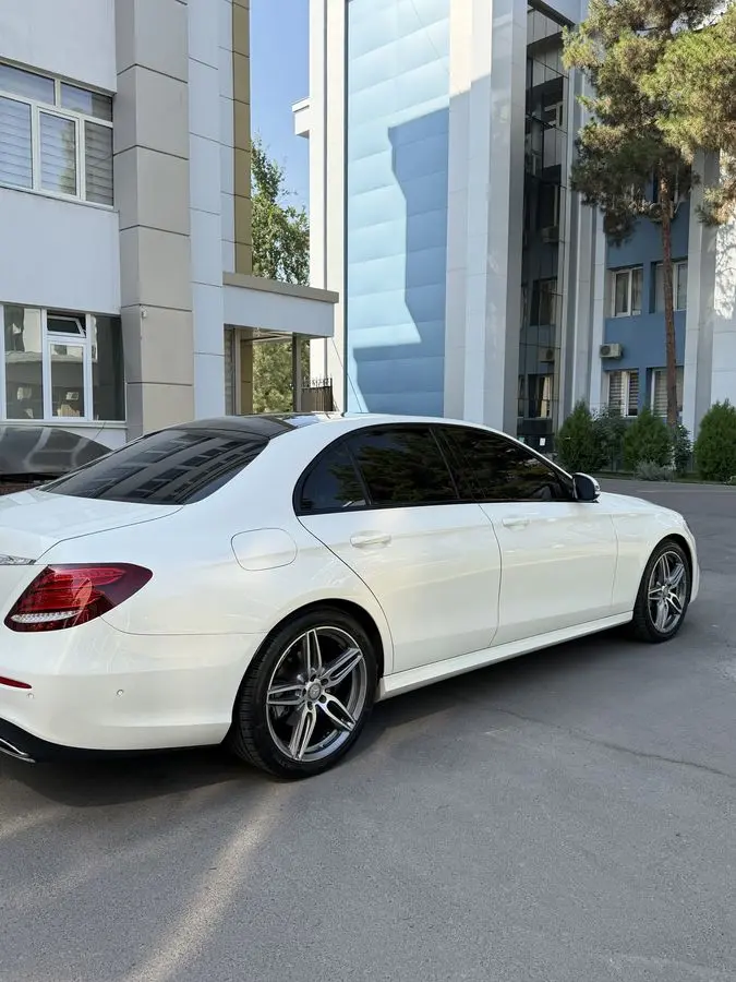 Mercedes Benz W 213 E 200 Sport