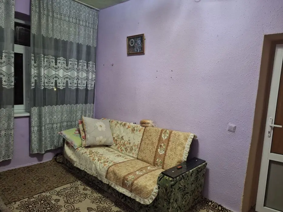 Квартира Янги бозор атрофида ,1 хонали уй,ойила еки  студент.