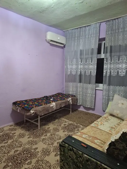 Квартира Янги бозор атрофида ,1 хонали уй,ойила еки  студент.