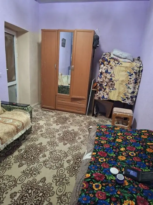 Квартира Янги бозор атрофида ,1 хонали уй,ойила еки  студент.