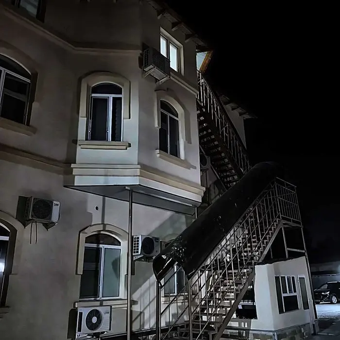 Сдаётся в аренду коммерческое здание 1400 м² на участке 24 сотки