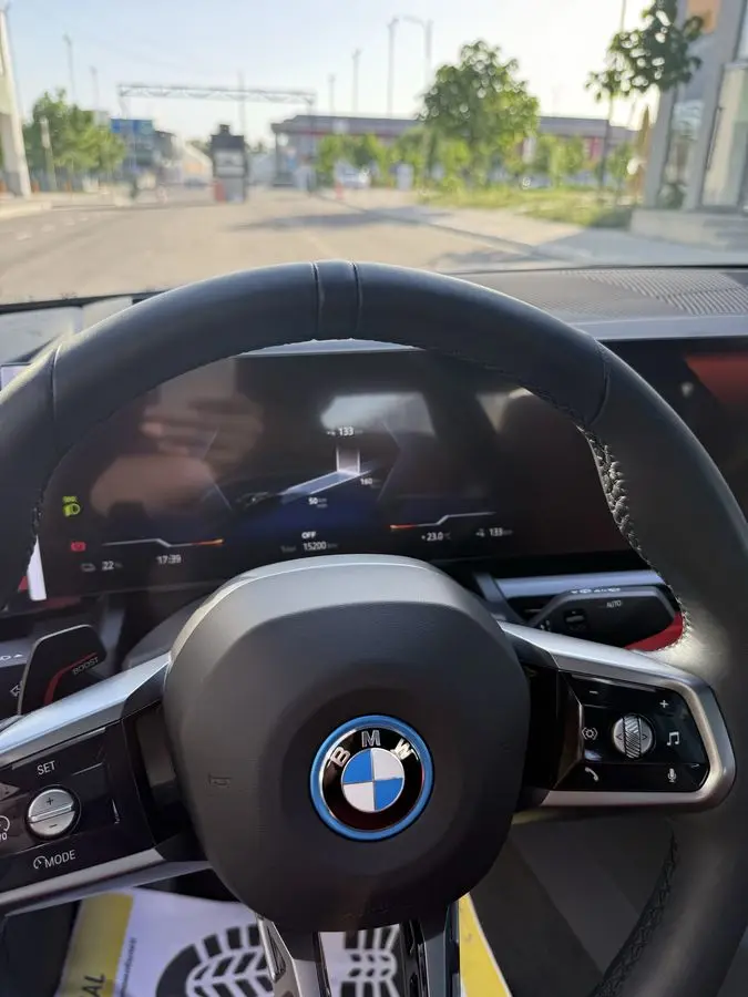 Bmw i5 40l 2025-yil +dop 4K Tv HUD Harmann Kardon Sky Lounge 360kamera