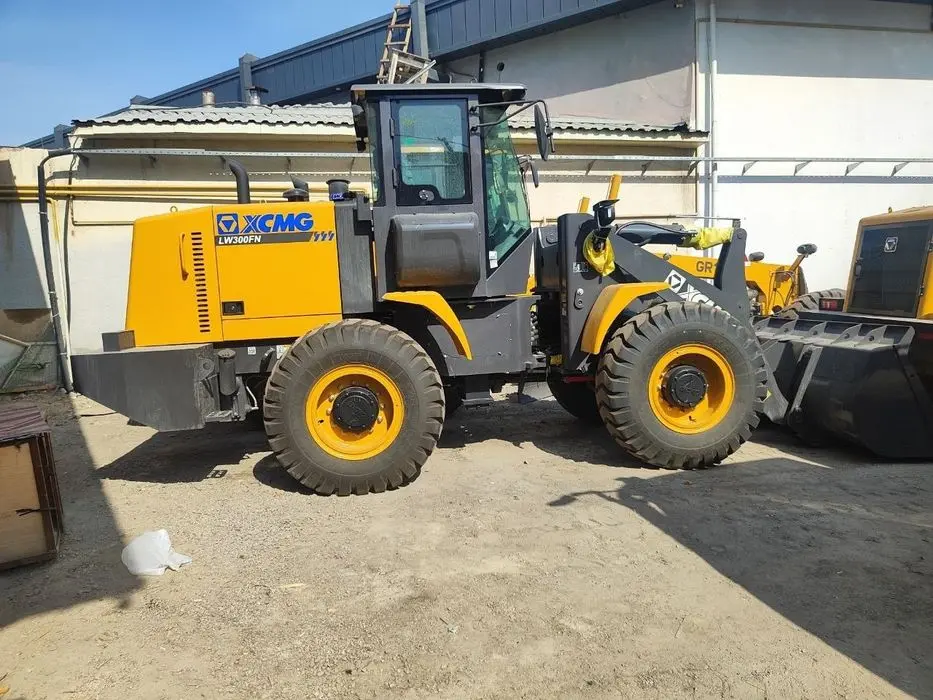 Traktor Frontal yuklagich