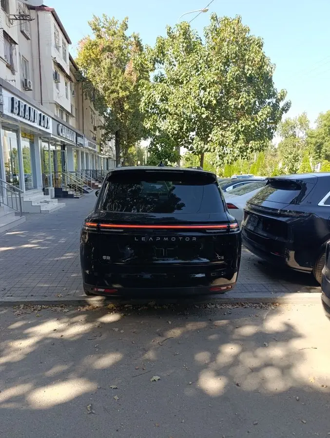 Leapmotor C16 full  restyling 3пазитця Leapmotor C16 restayling 1пазиц
