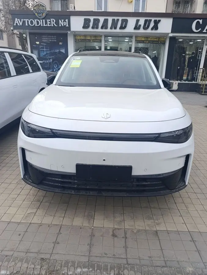 Leapmotor C16 full  restyling 3пазитця Leapmotor C16 restayling 1пазиц