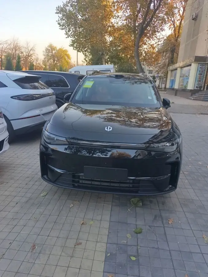 Leapmotor C16 full  restyling 3пазитця Leapmotor C16 restayling 1пазиц