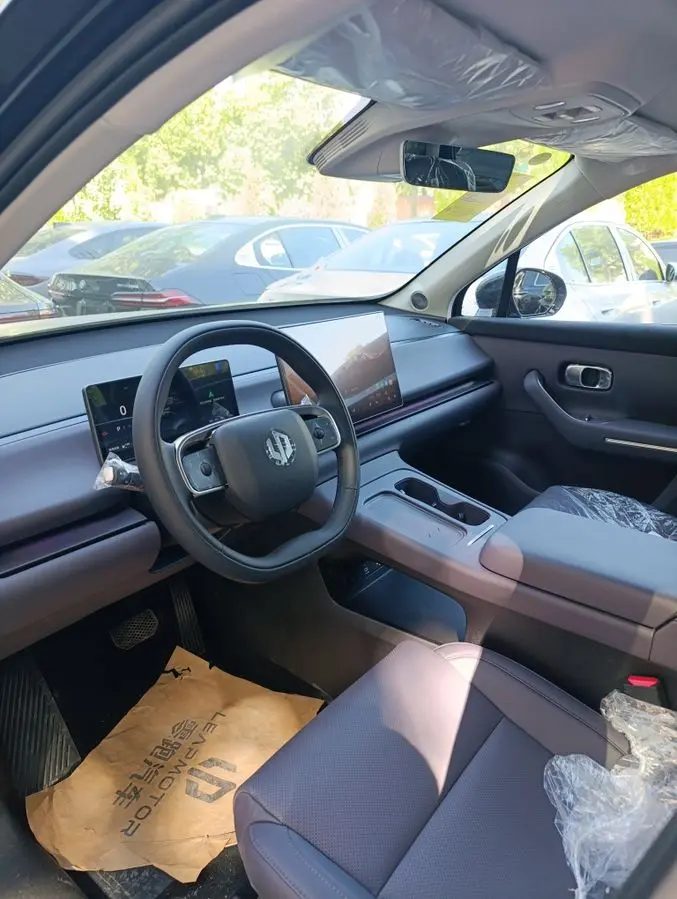Leapmotor C16 full  restyling 3пазитця Leapmotor C16 restayling 1пазиц