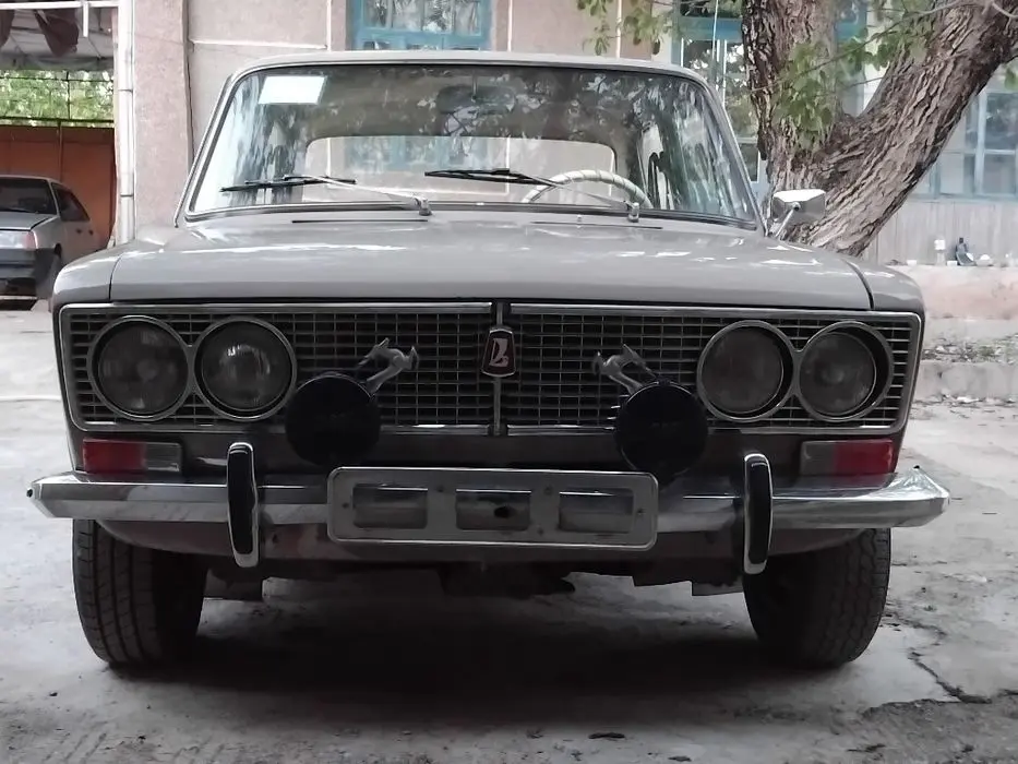 Lada.  Vaz   2103