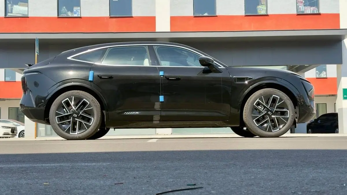 Avatr 11 (2025) — Yangi 0 km, 630 km masofa, Premium SUV!
