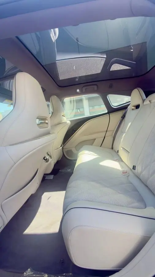 Avatr 11 (2025) — Yangi 0 km, 630 km masofa, Premium SUV!