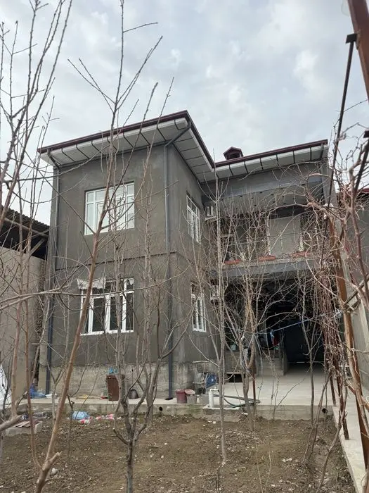 Sifatli hovli sotiladi