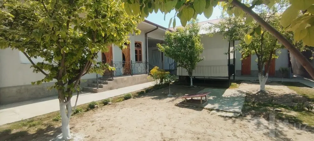 Uchastka sotiladi