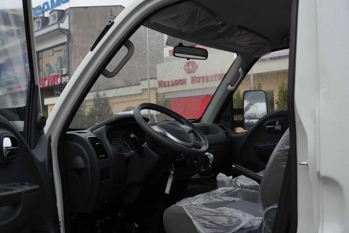 Jac x 200 furgon yuk tashishda qulay