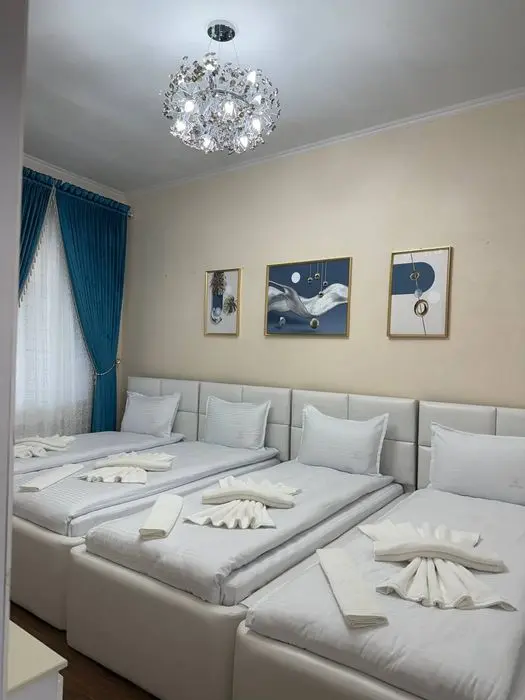 Samarqand shahar.Bulvar yaqinda.Podshoh Hotel.