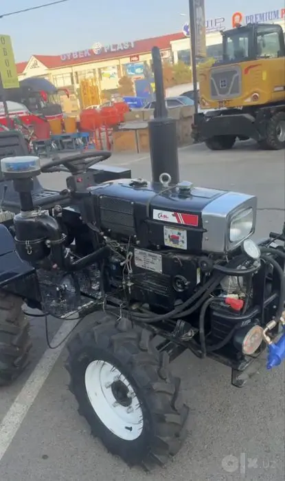 Mini traktor 24 ot kuchi Dizel Yangi