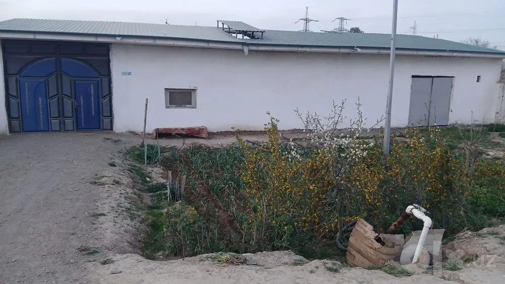 Hovli sotiladi. Shahar propistka. Maktab, bogʻcha magazin yaqinida