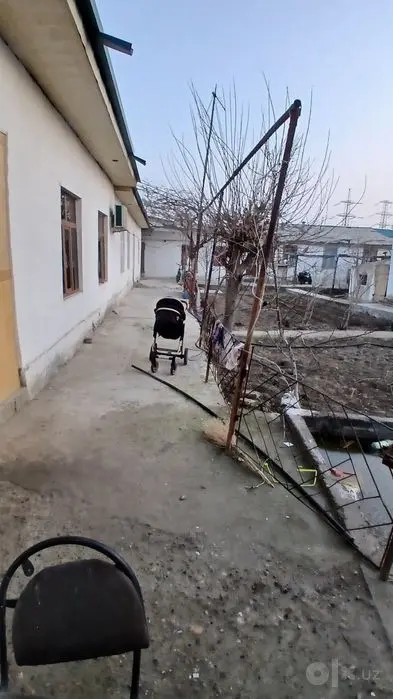 Hovli sotiladi. Shahar propistka. Maktab, bogʻcha magazin yaqinida