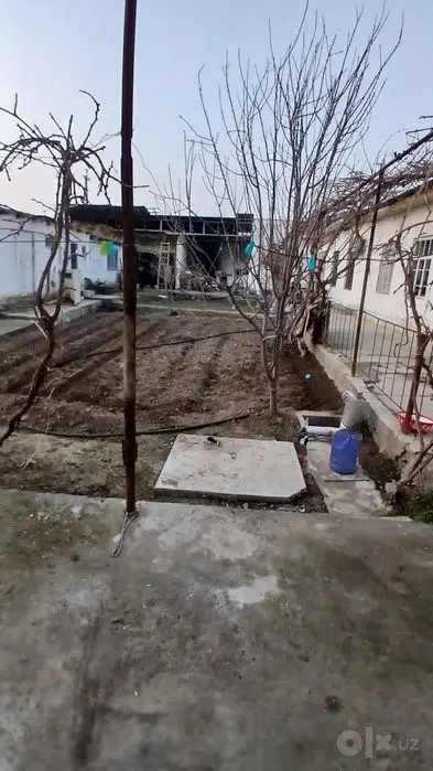 Hovli sotiladi. Shahar propistka. Maktab, bogʻcha magazin yaqinida