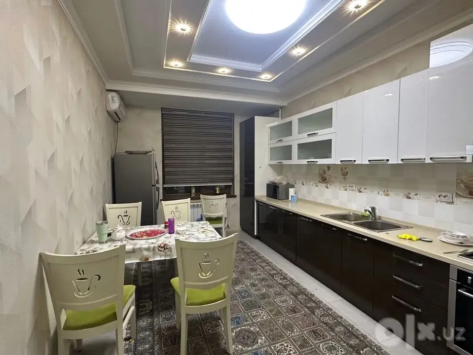 Сдаётся 5-комн Дархан, м. Хамида Алимджана, 200 м²