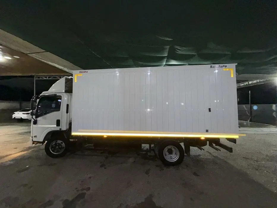 ISUZU NPR82 cng comfort