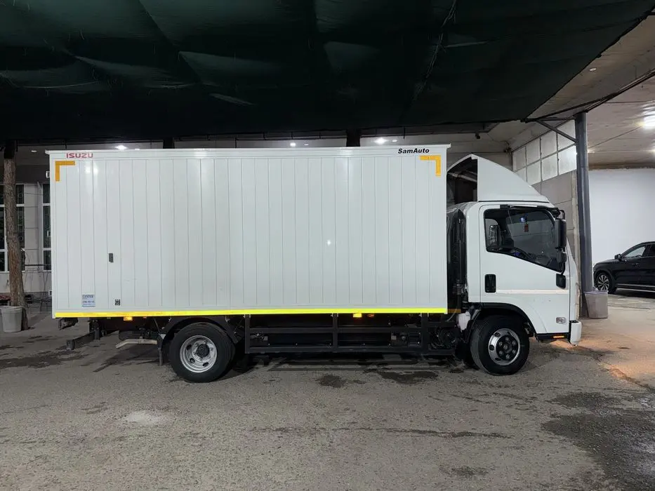 ISUZU NPR82 cng comfort