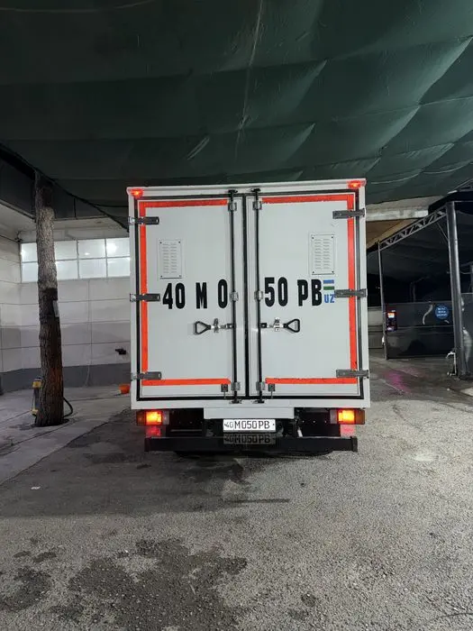 ISUZU NPR82 cng comfort