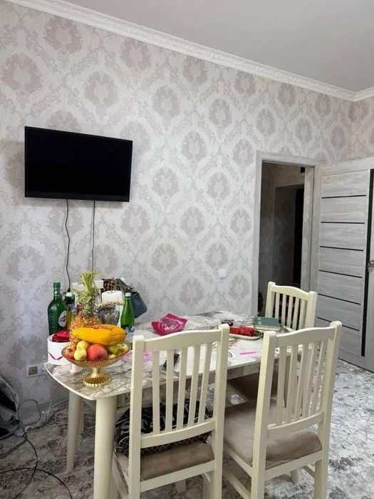 1 комнатная с мебелью и техникой в центре Чирчика